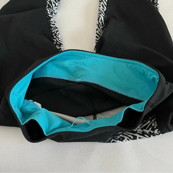 Lululemon Run Top Speed Crop Size 8 Brushed Animal Print White Black Legging - Picture 9 of 10